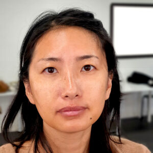 Visage avant maquillage smoky eyes – peau asiatique naturelle avant transformation beauté